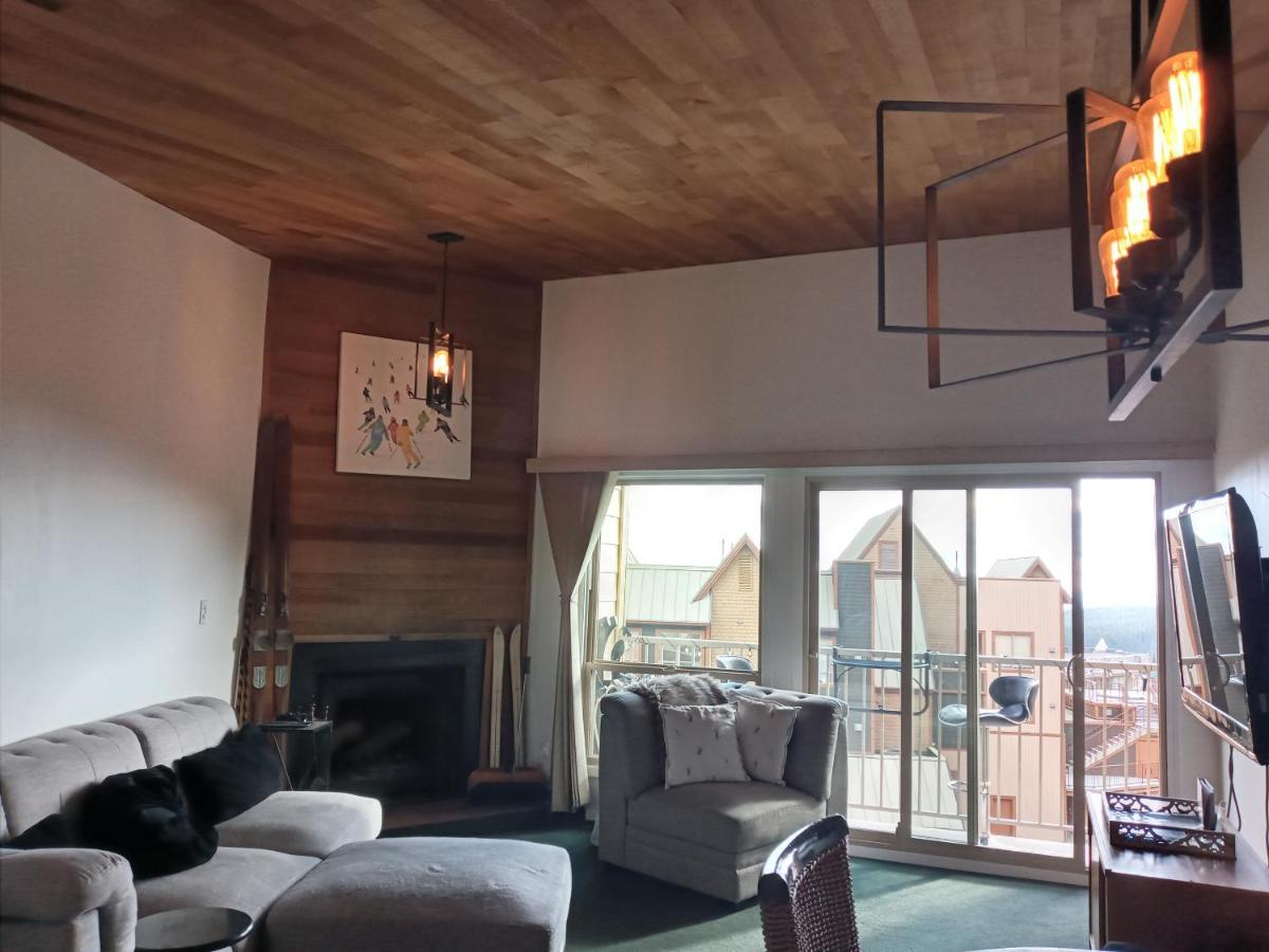 Village Center 2 Bedroom Condo Big White エクステリア 写真