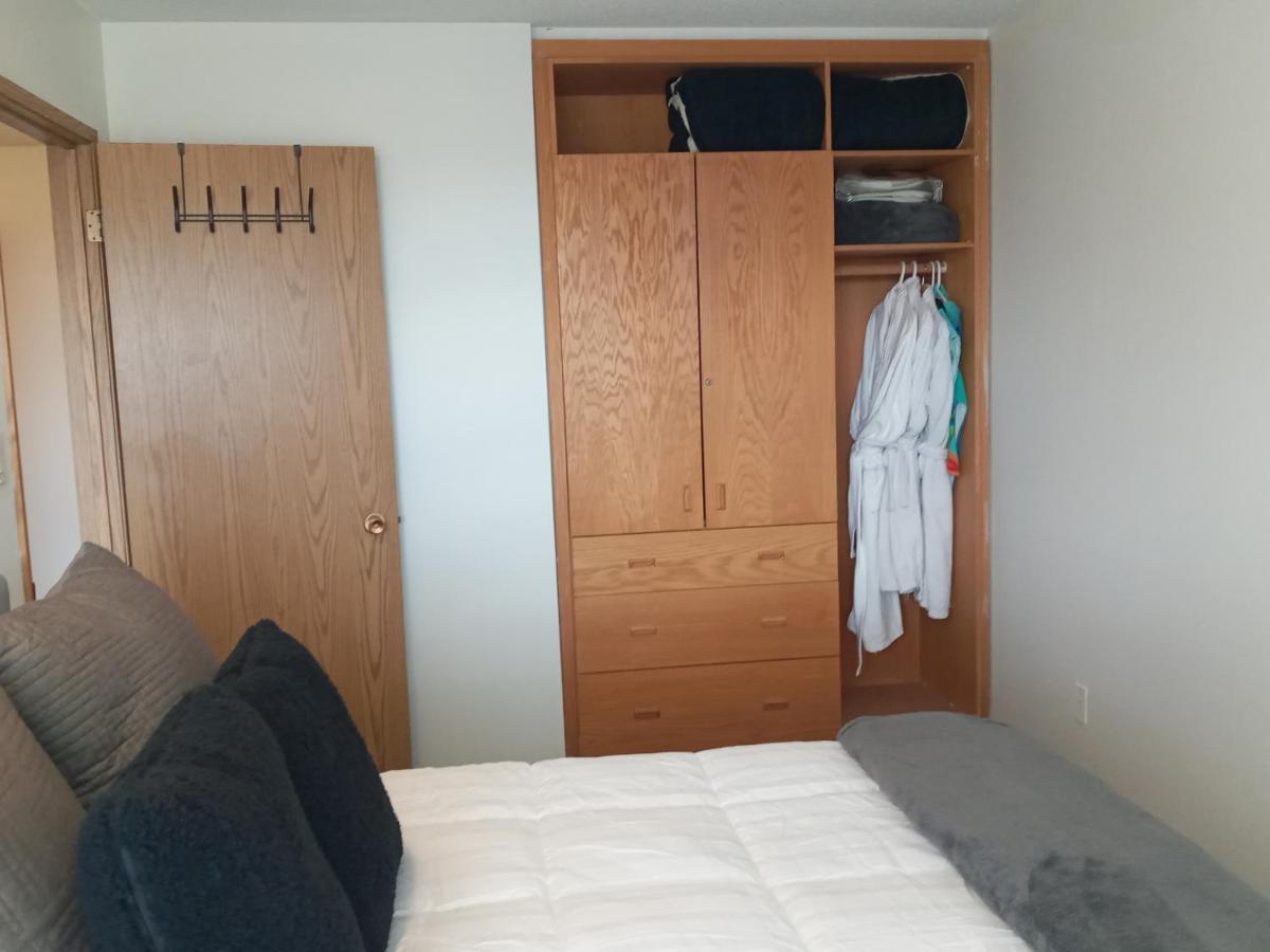 Village Center 2 Bedroom Condo Big White エクステリア 写真