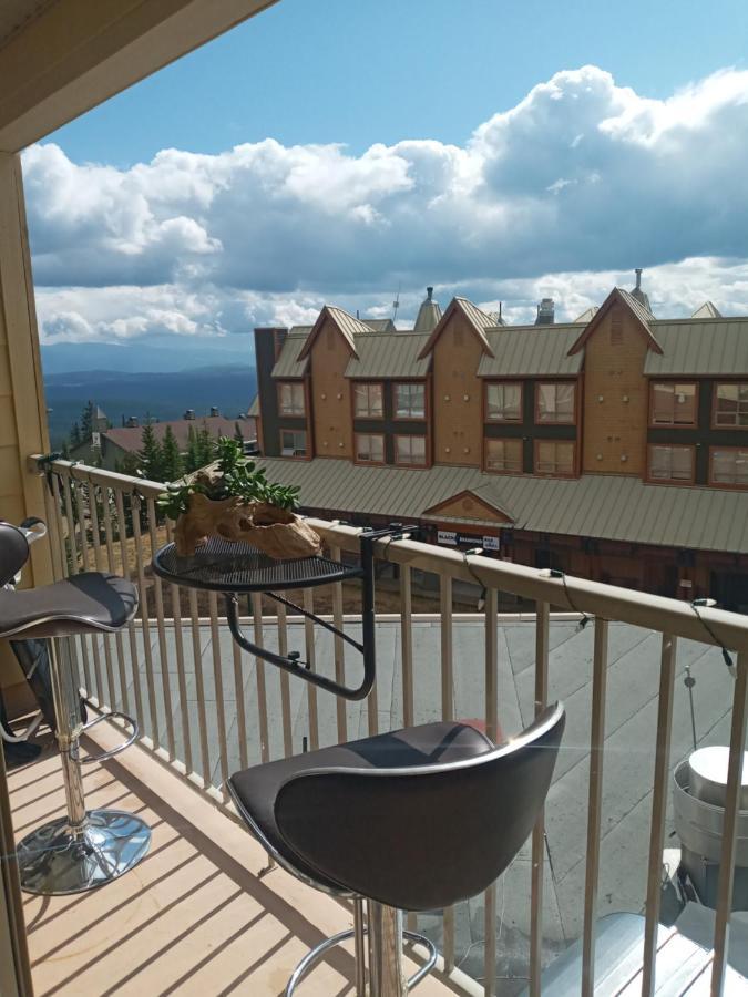 Village Center 2 Bedroom Condo Big White エクステリア 写真