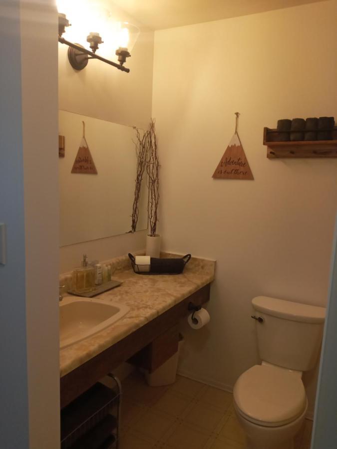 Village Center 2 Bedroom Condo Big White エクステリア 写真